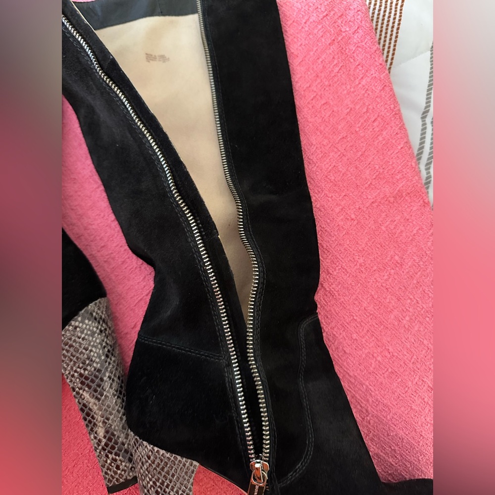 Michael Kors Lesly Black Suede Leather
Knee High Boots Heel sz 7 - Picture 4 of 11